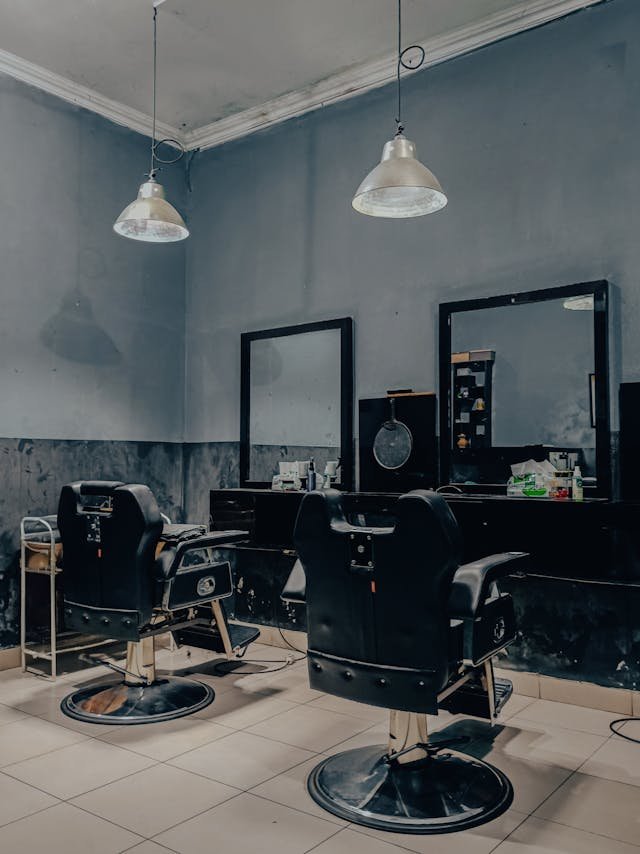 Interior de una barbería de Grupo Samanez